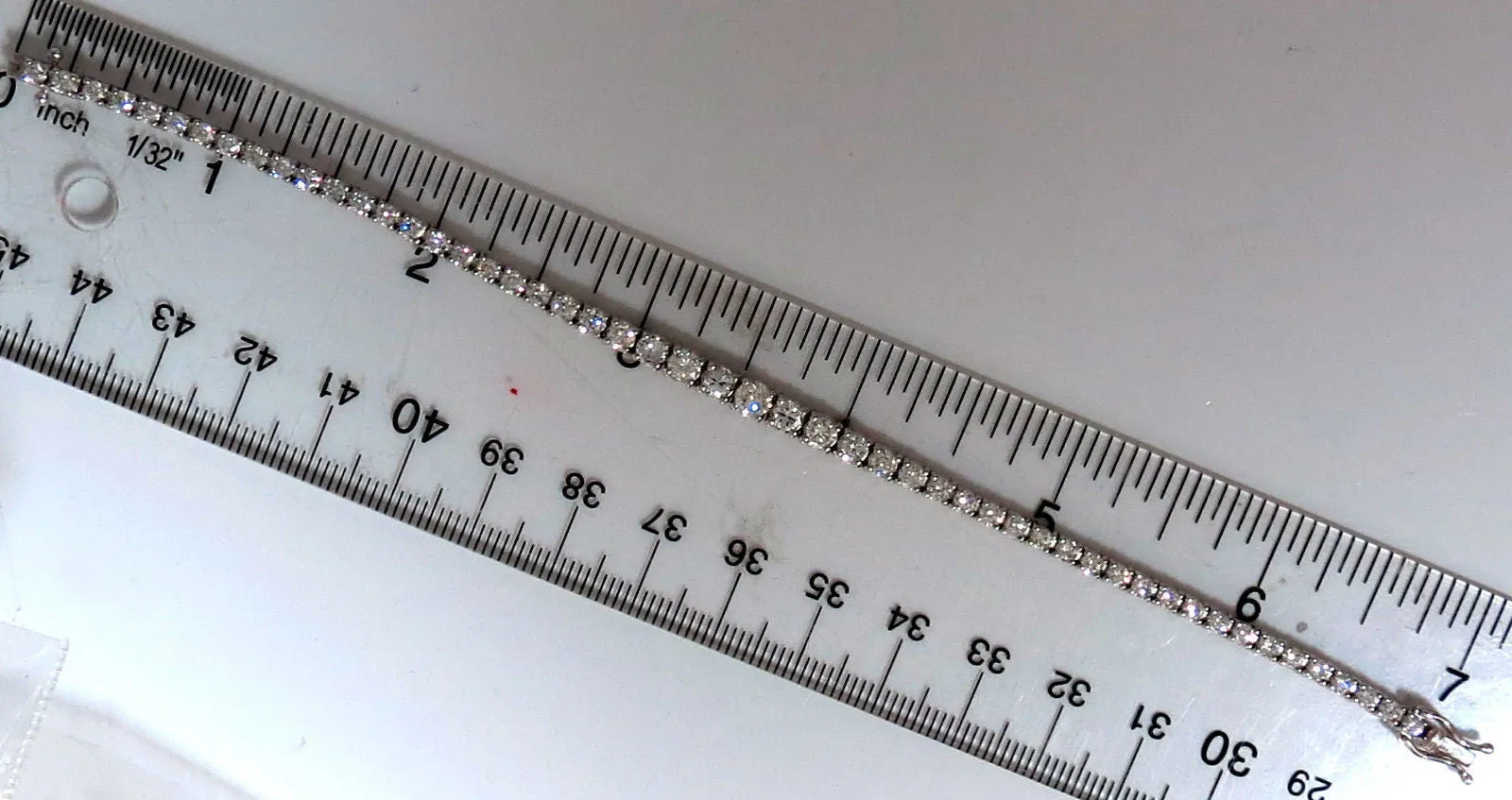 4.26ct natural diamonds graduated tennis bracelet 18kt F/G Vs