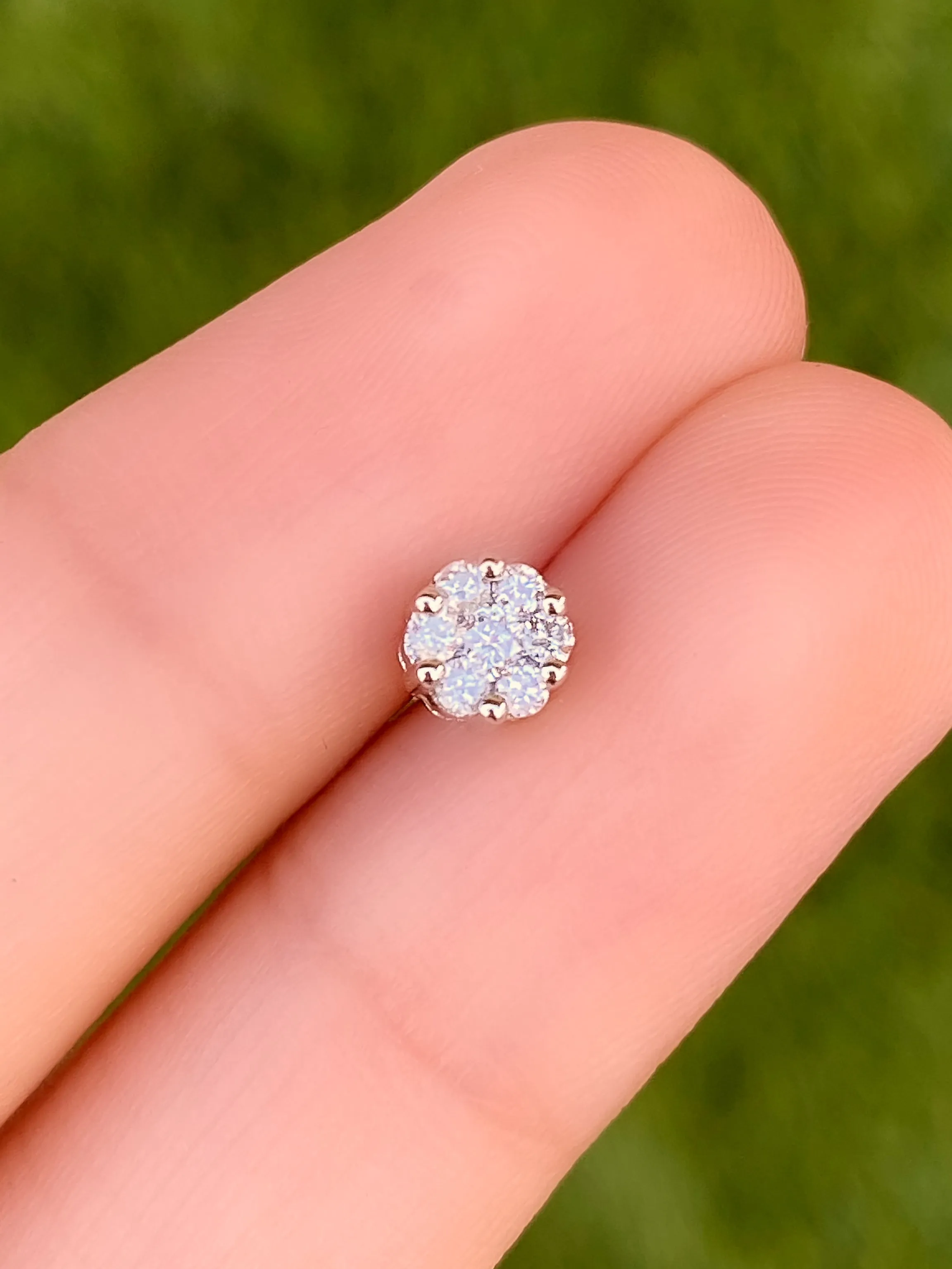 Arete de Oro Blanco 10k con Diamantes