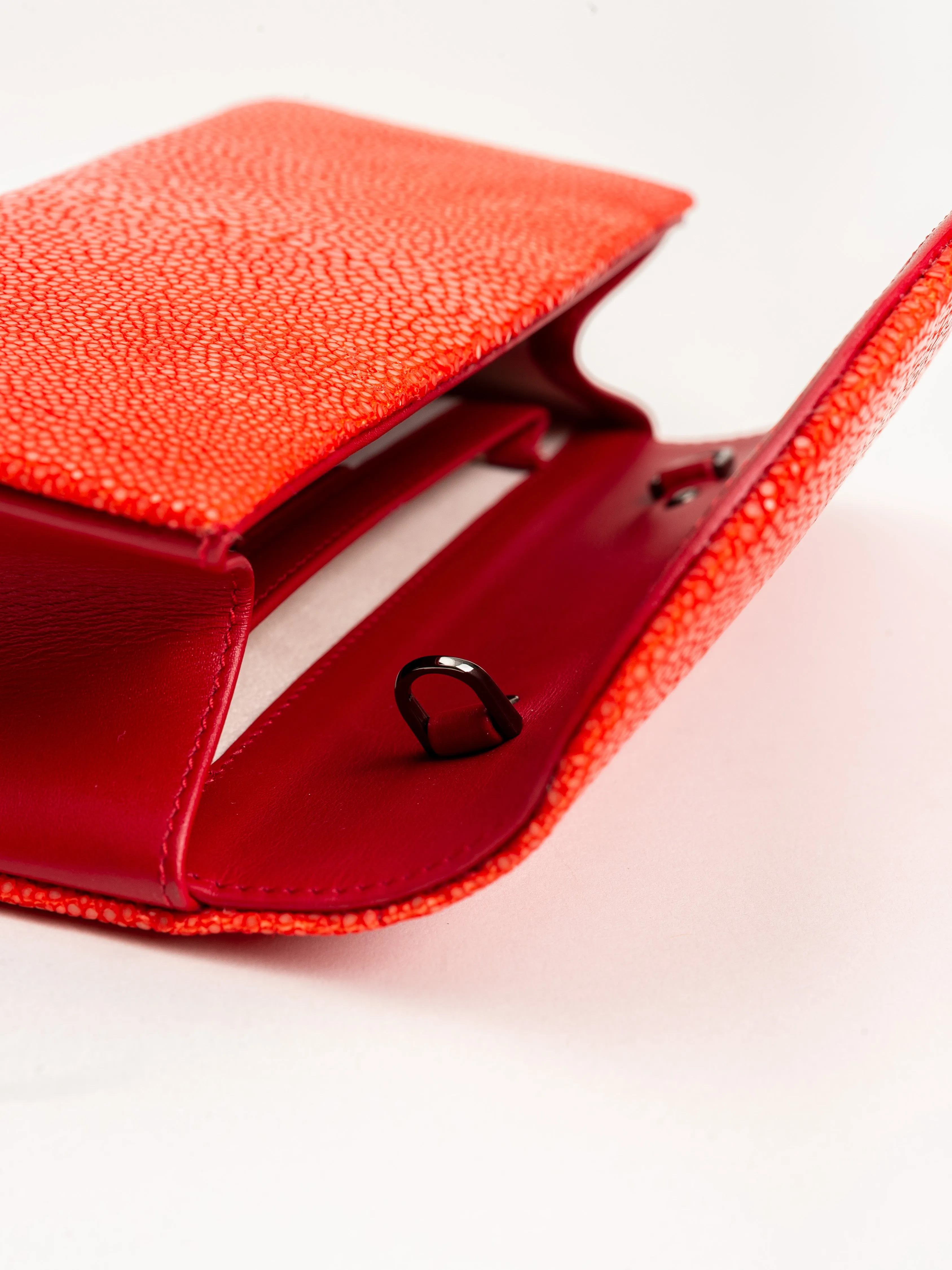baby grande stingray clutch - chili red