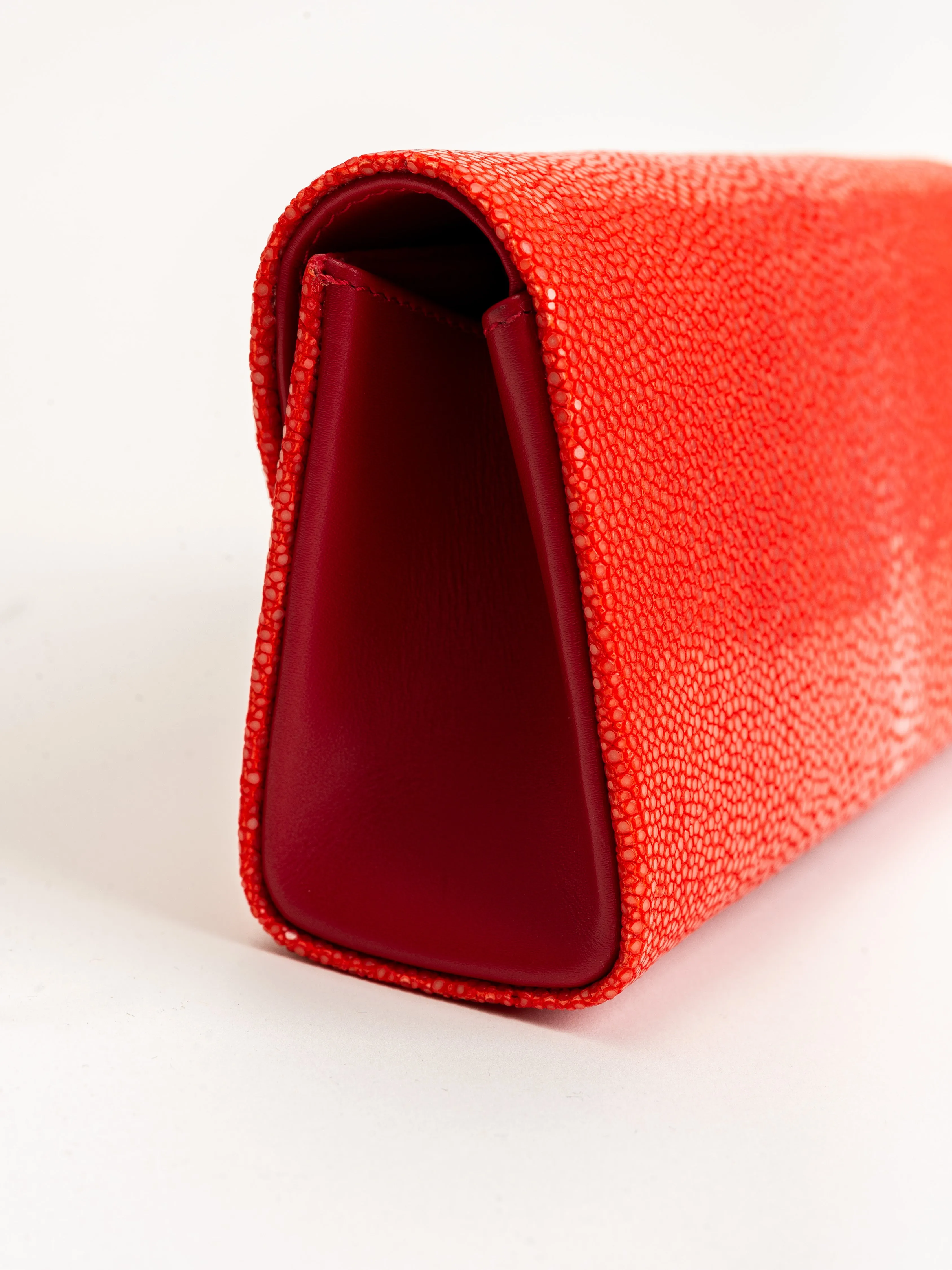 baby grande stingray clutch - chili red