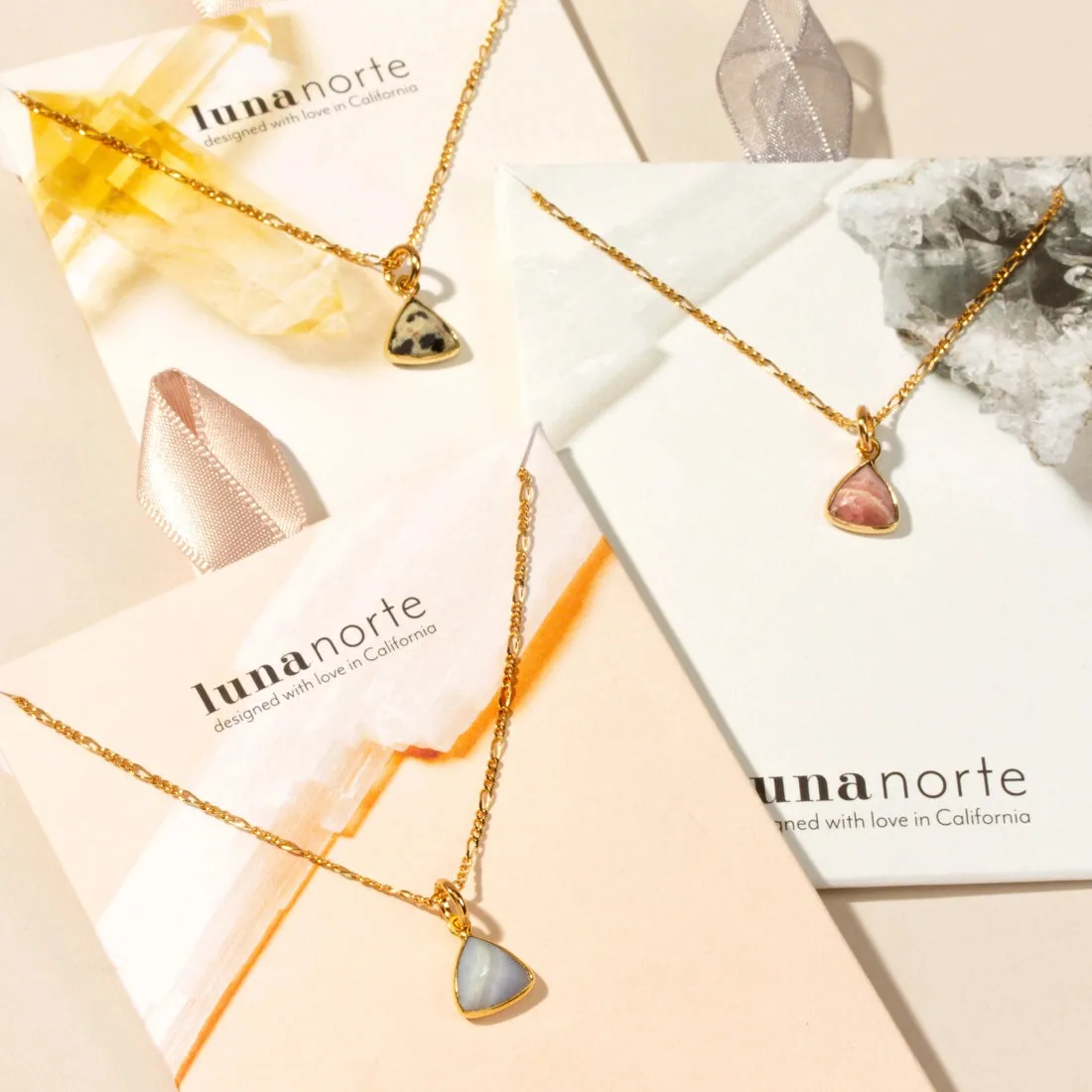 BERMUDA TRIANGLE DAINTY COLLAR NECKLACE