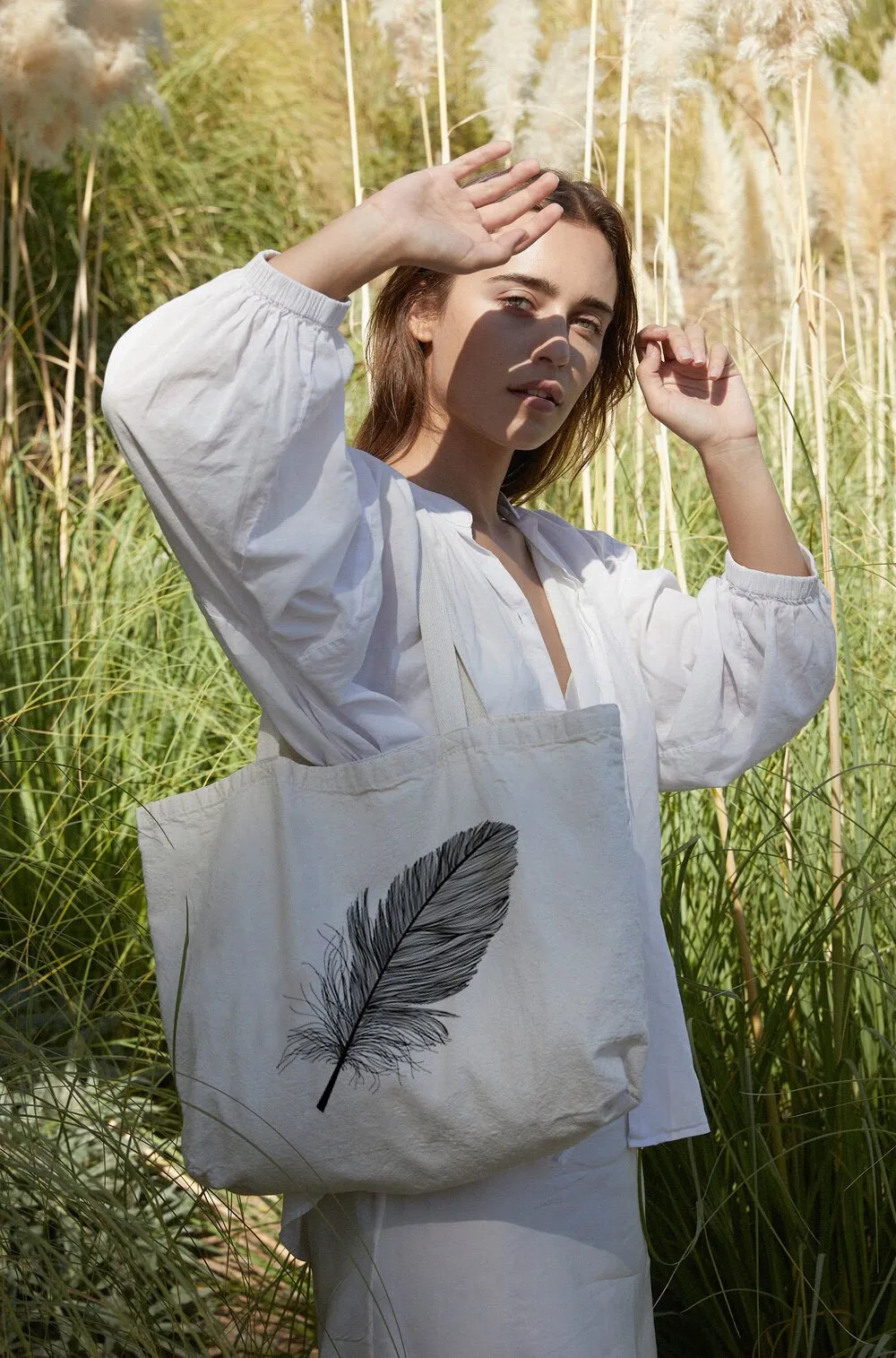 BLACK FEATHER CANVAS BAG