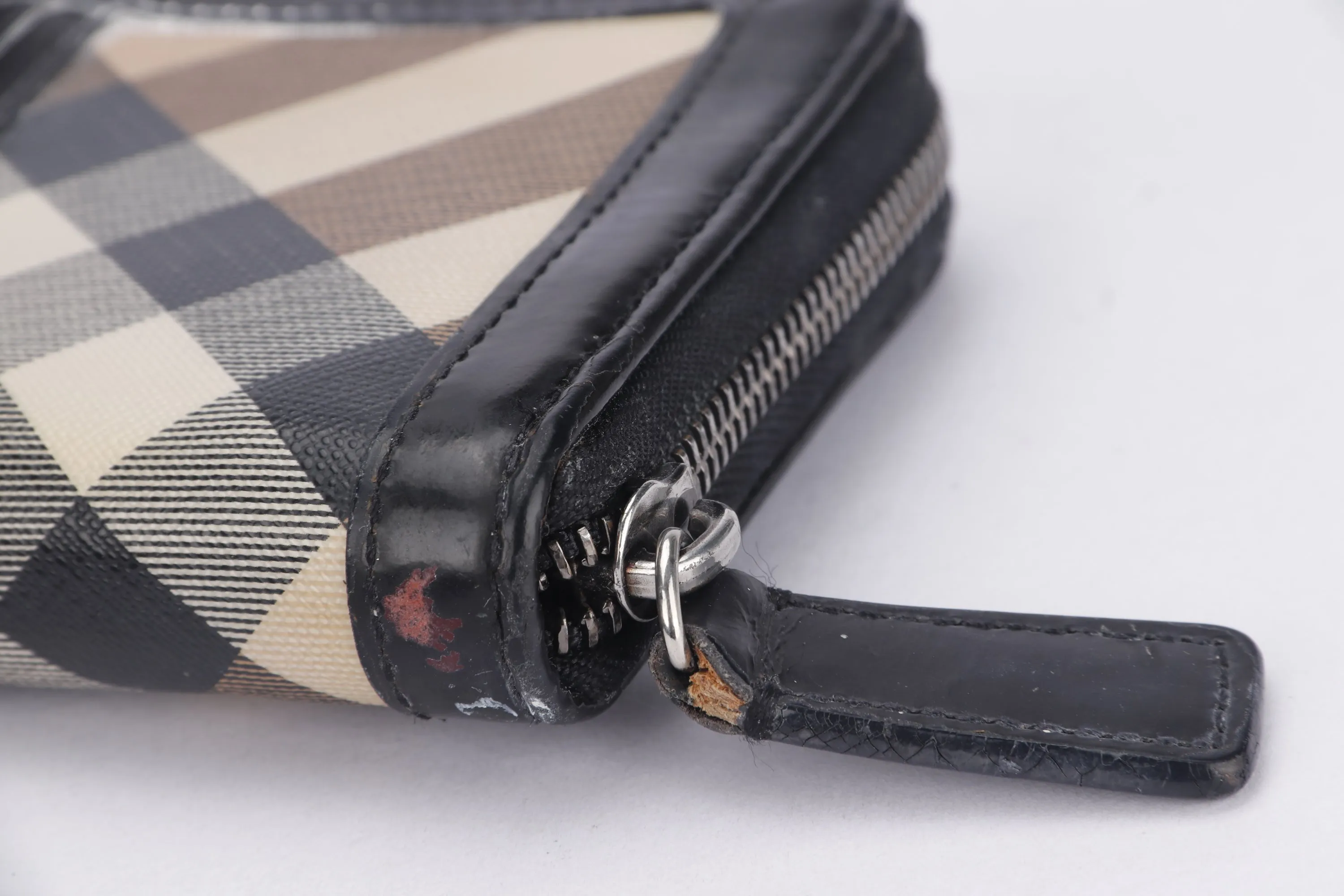 BURBERRY BLACK LEATHER NOVA CHECK ZIP OVER LONG WALLET, NO DUST COVER & BOX
