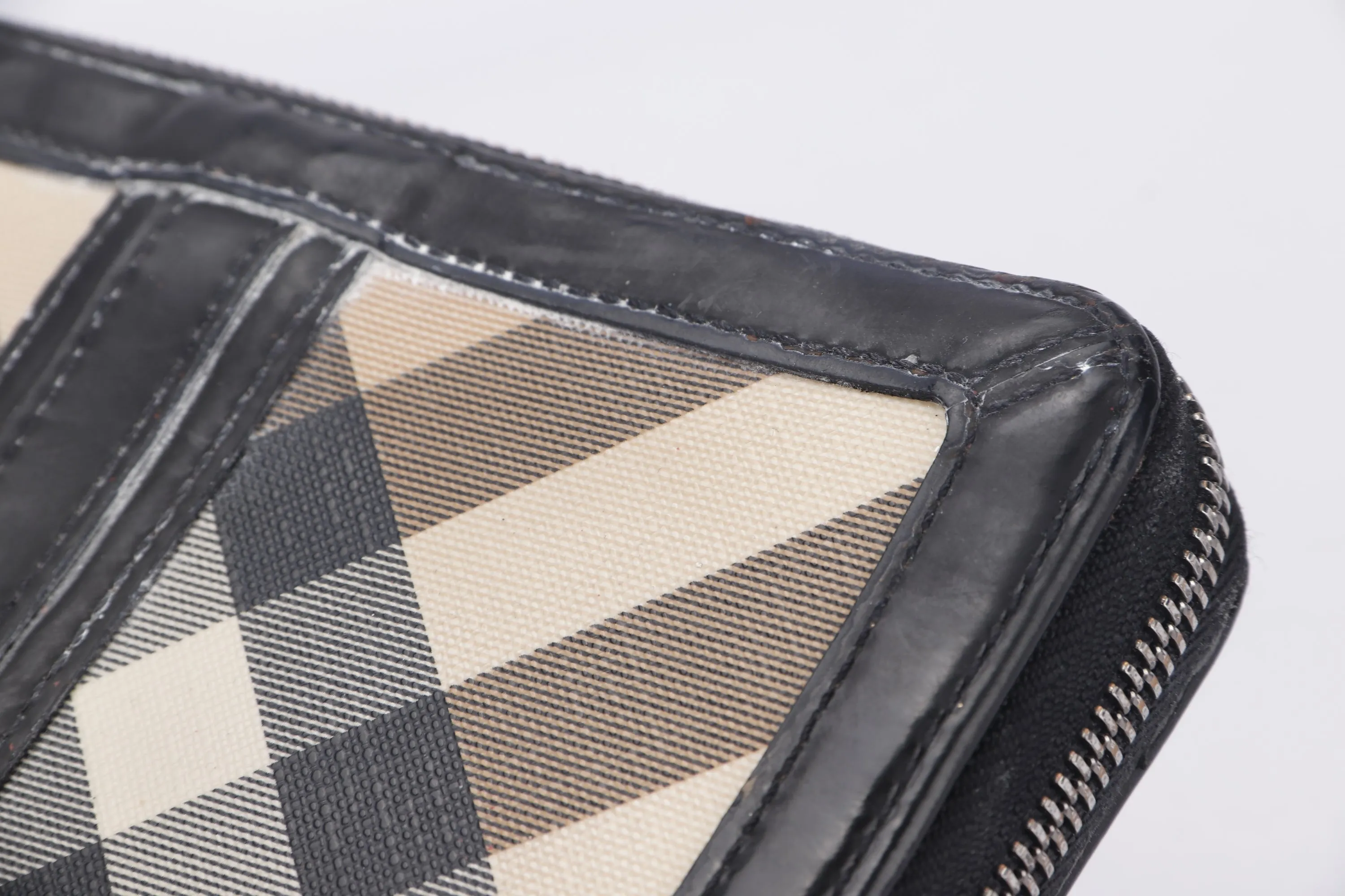 BURBERRY BLACK LEATHER NOVA CHECK ZIP OVER LONG WALLET, NO DUST COVER & BOX