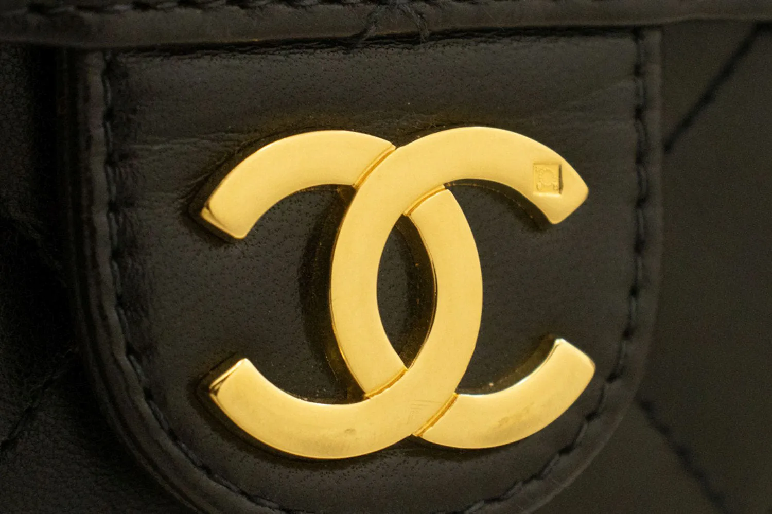 CHANEL Small Chain Shoulder Bag Clutch Black Quilted Flap Lambskin p45