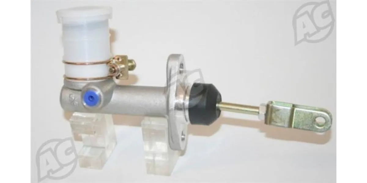 Clutch Master Cylinder Nissan E20 (NIS301)