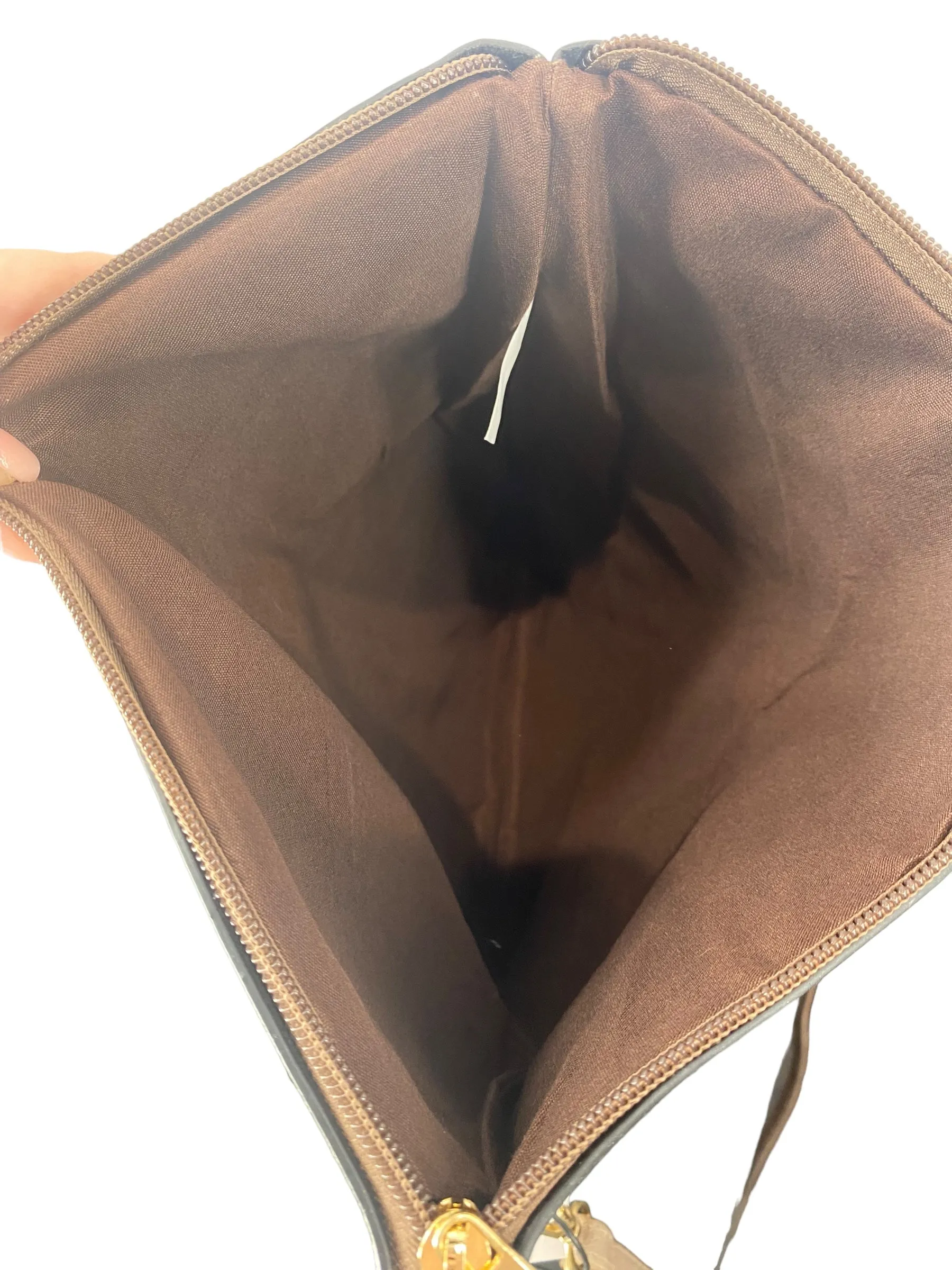 Crossbody By Clothes Mentor, Size: Medium