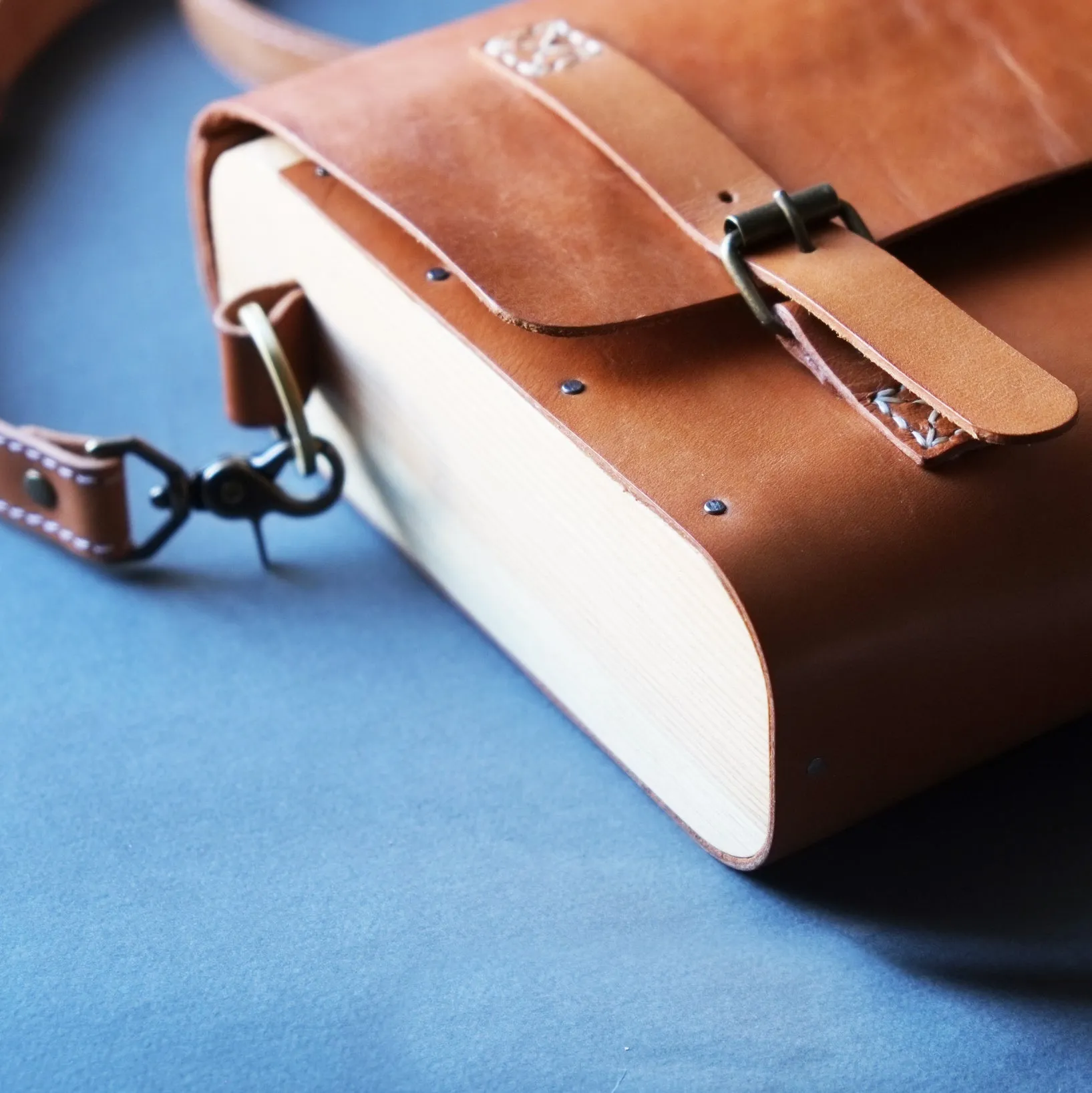 CROSSBODY LEATHER WOOD PURSE