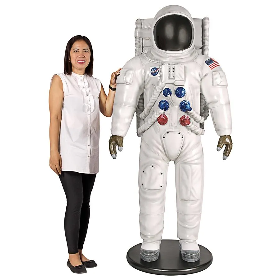 Design Toscano- Man on the Moon Astronaut Statue