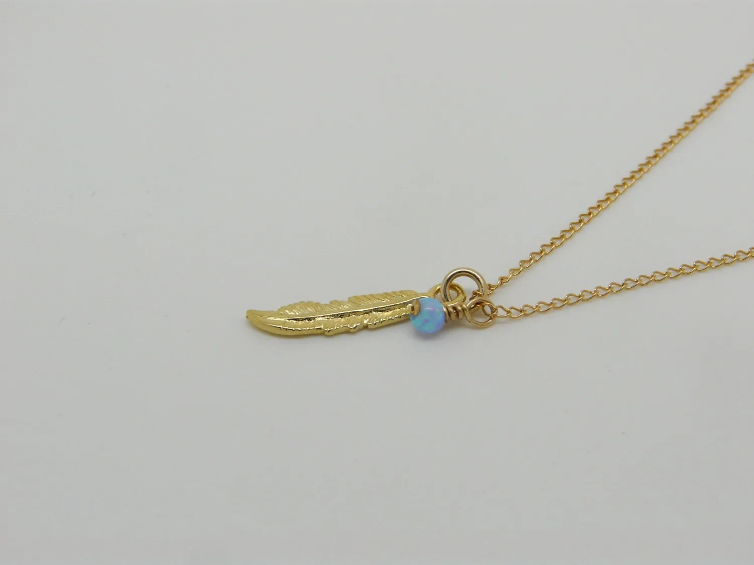 Feather necklace, Gold feather, Feather pendant, Pearl necklace, Delicate necklace, Boho necklace