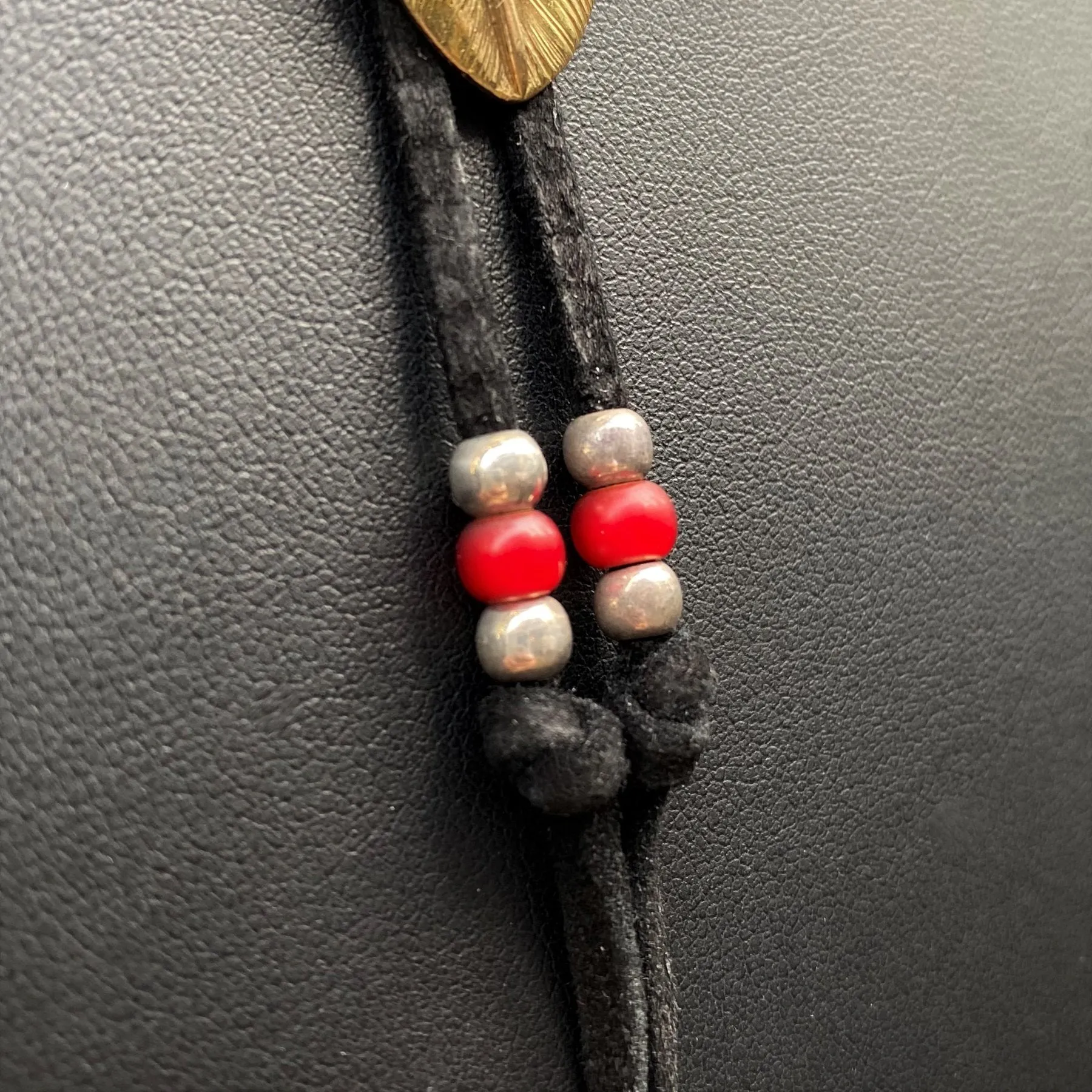 Goros Gold Tip Feather (Left) (Xl) with Leather Cord Setup