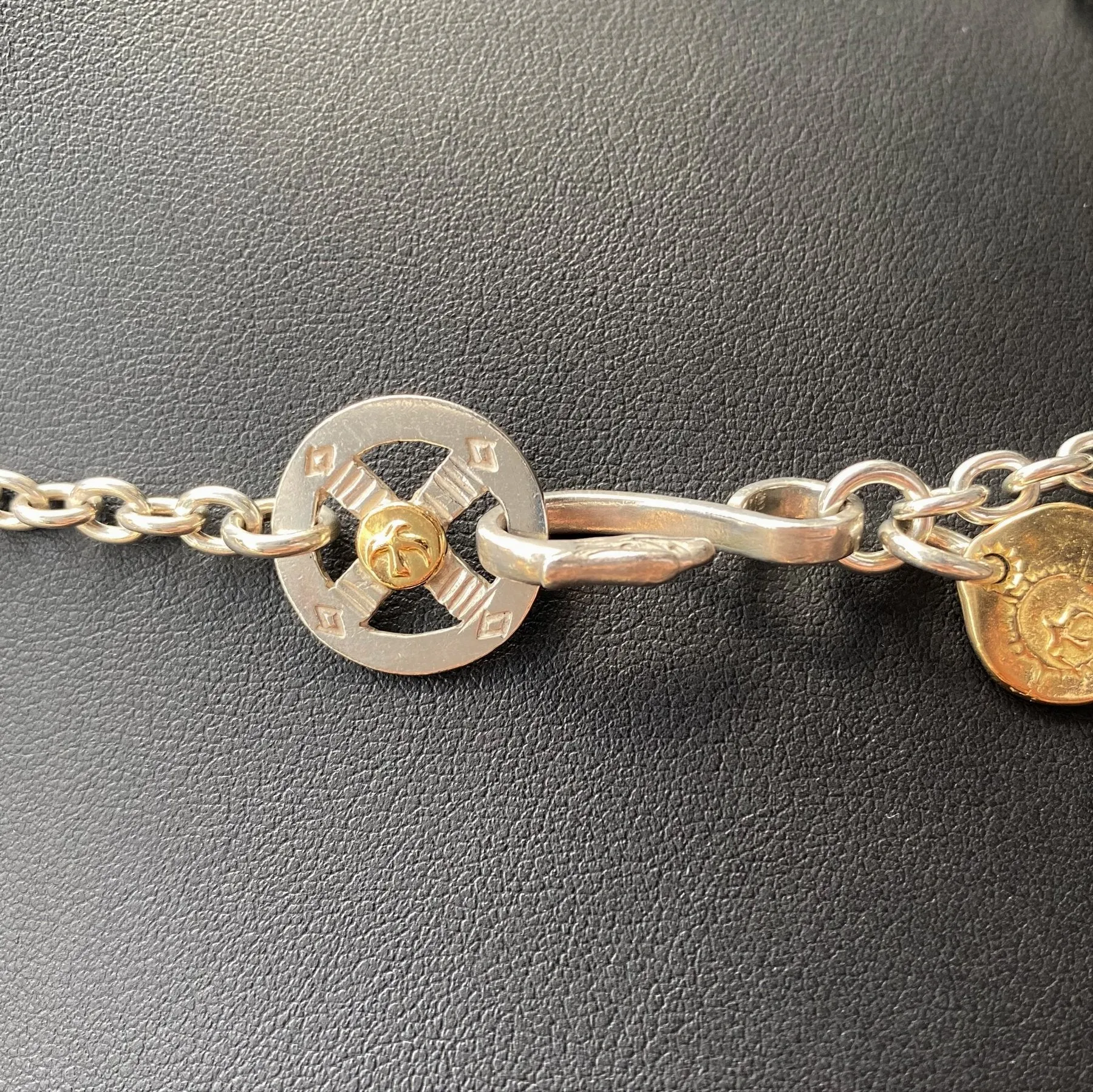 Goros Gold Tip Feather (Left) (Xl) with Leather Cord Setup