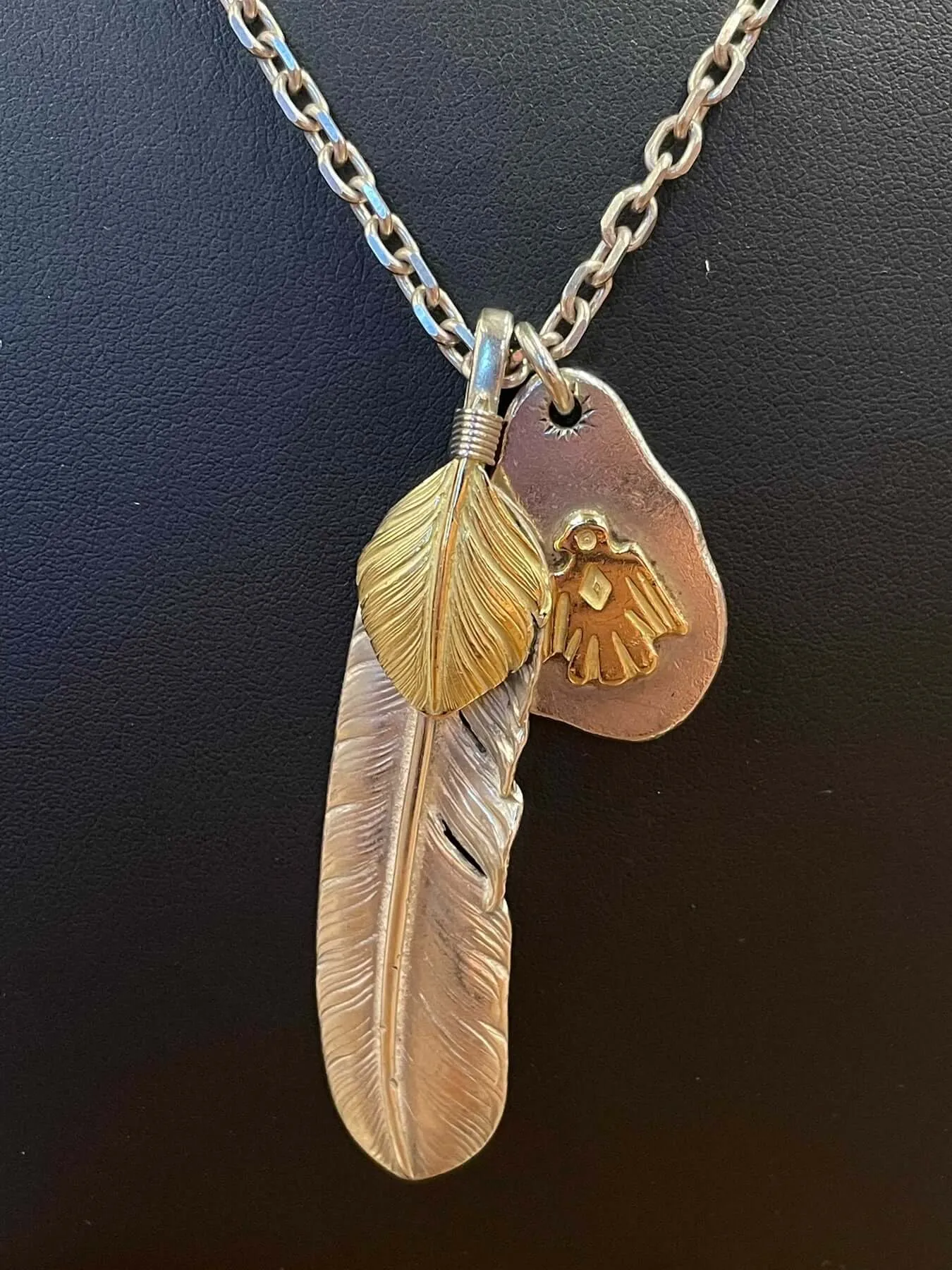 Goros Gold Top Feather With Metal Pendant Setup