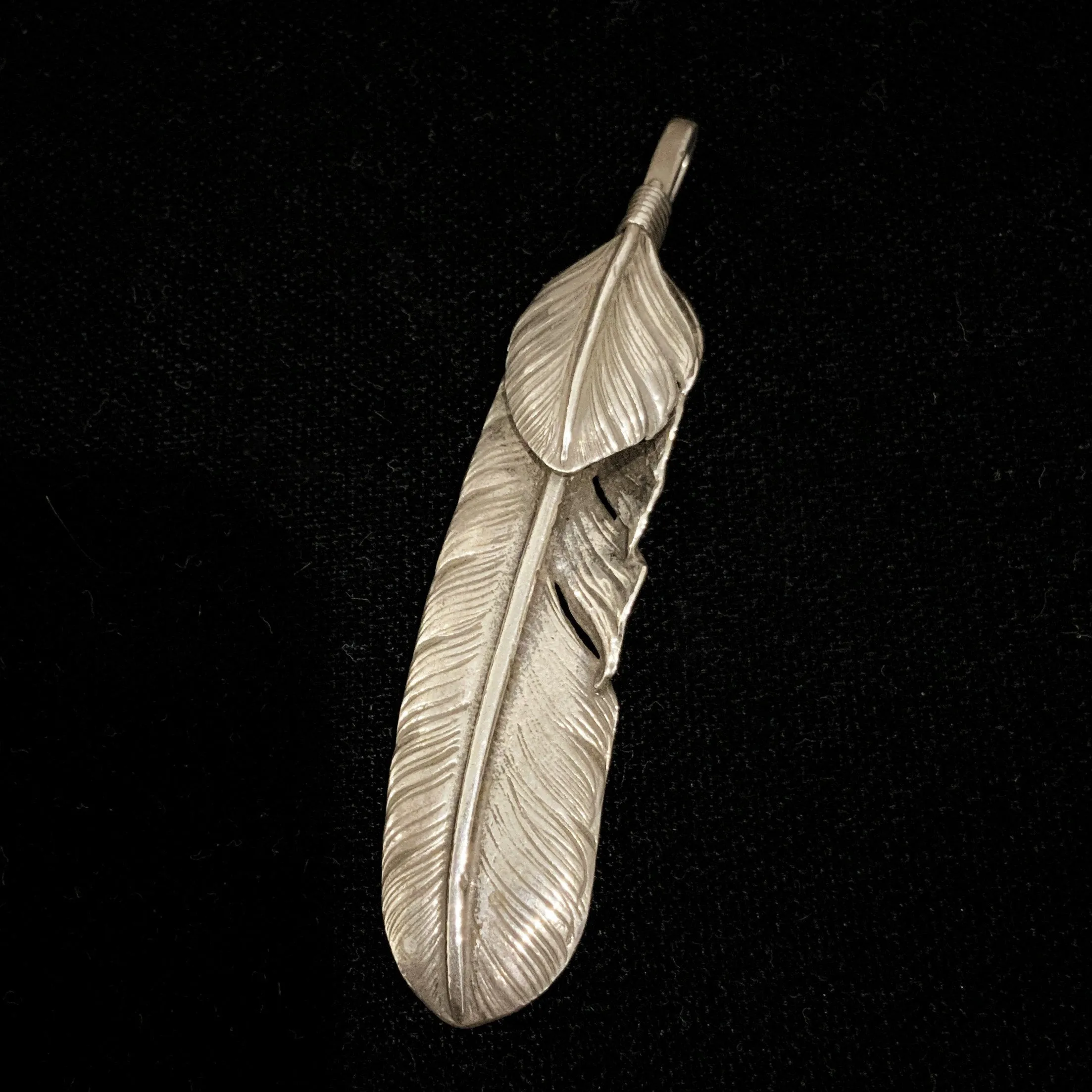 Goros Silver Feather - Facing Left