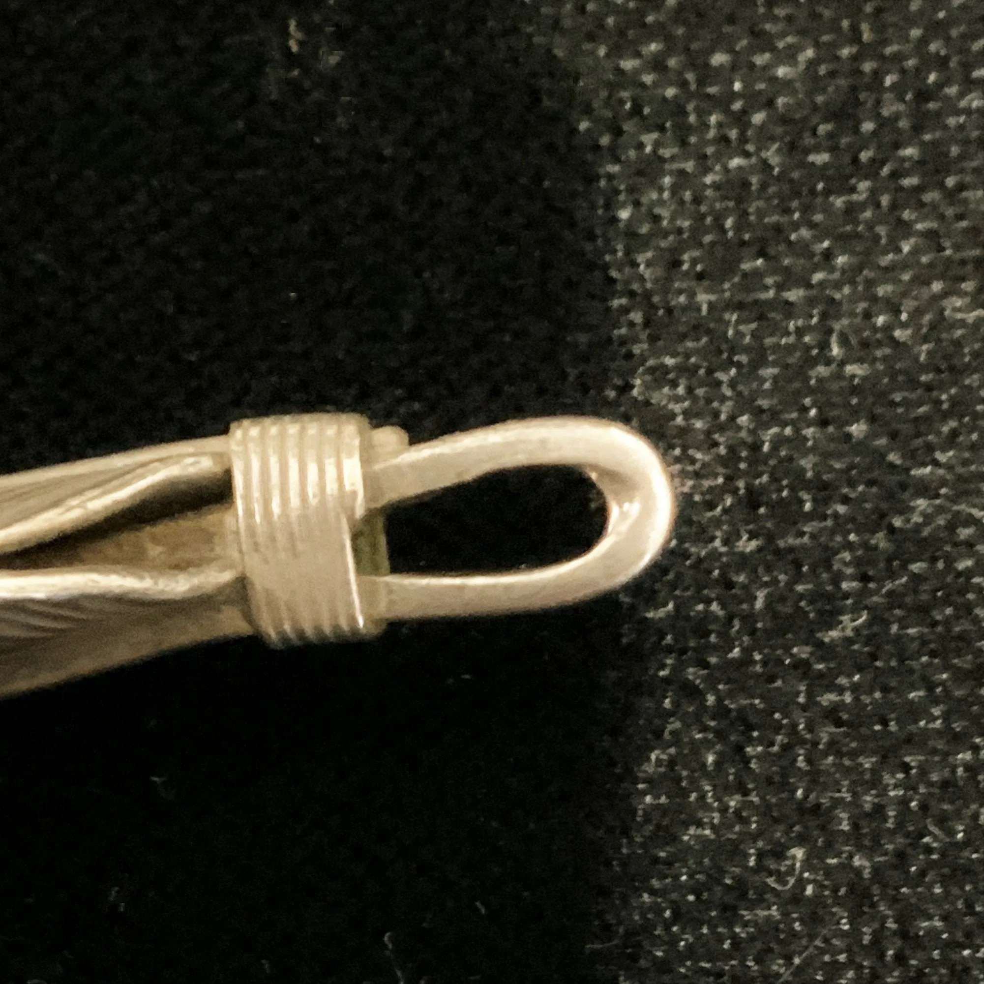 Goros Silver Feather - Facing Left