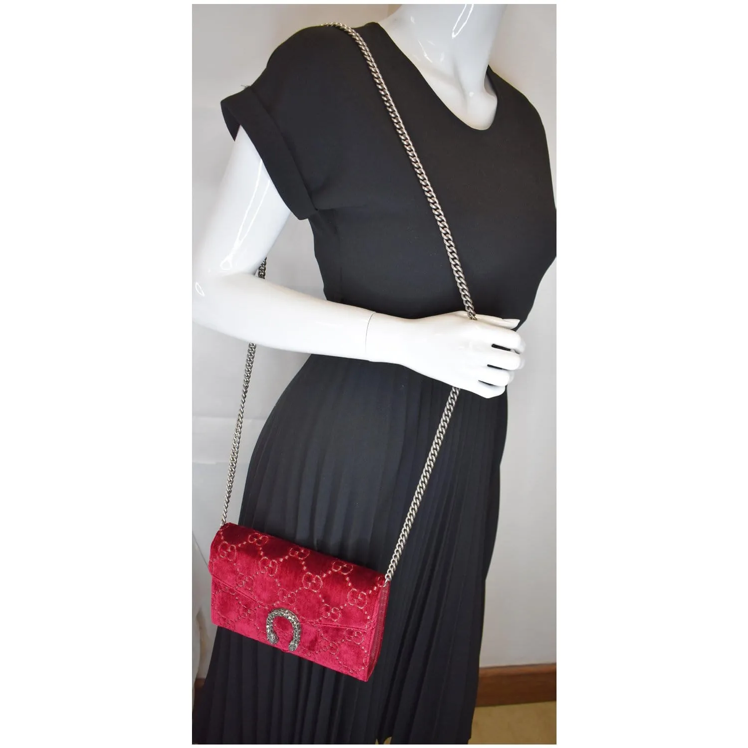 GUCCI Dionysus Mini Velvet GG Monogram Crossbody Chain Wallet Red 401231