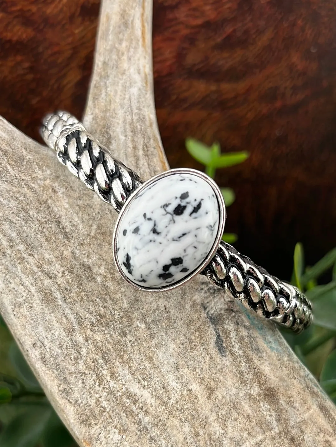 Hillside Fashion Silver Twisted Chain With Oval Stone Stretch Bracelet