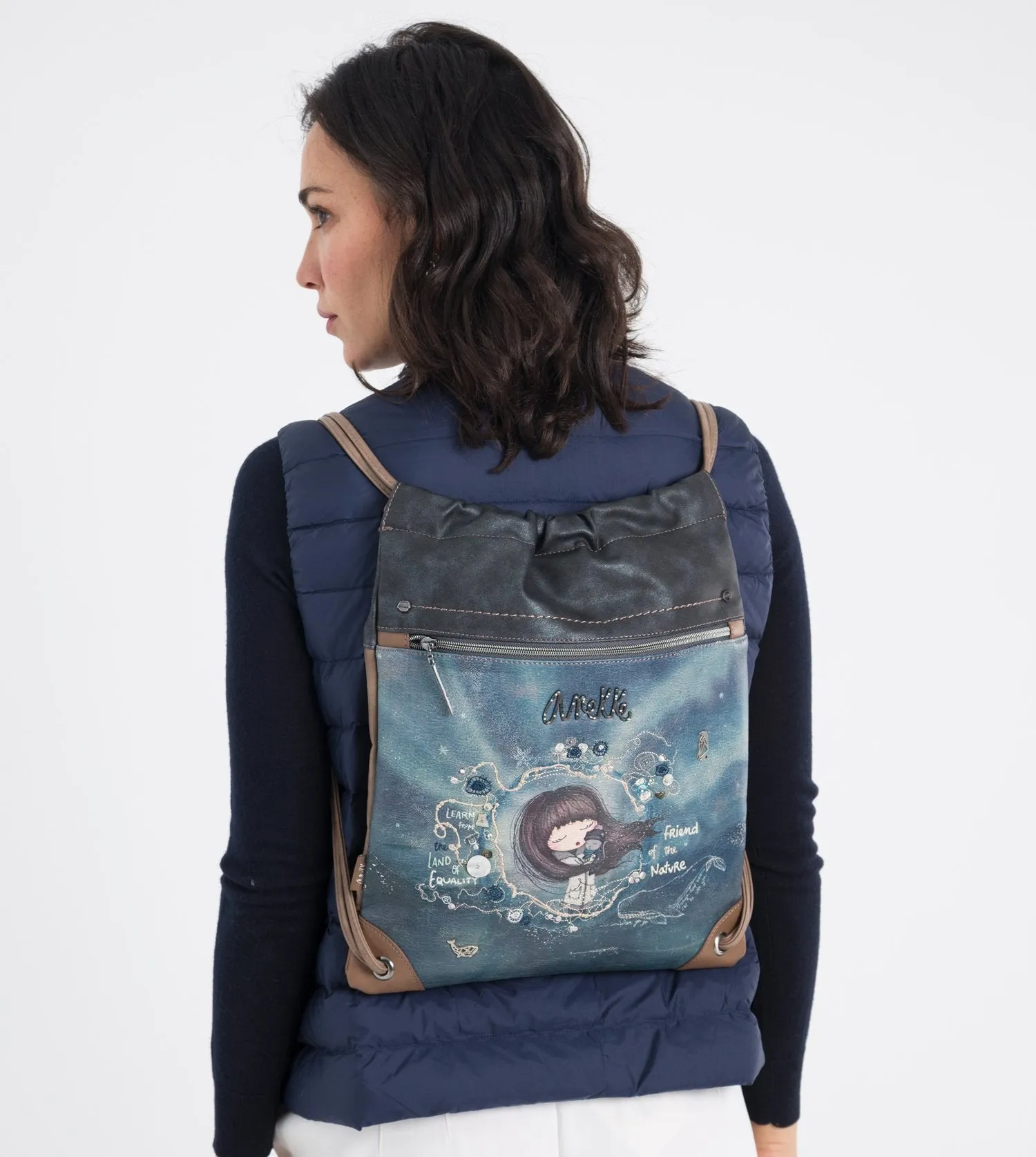 Iceland cinch bag with a zip closure