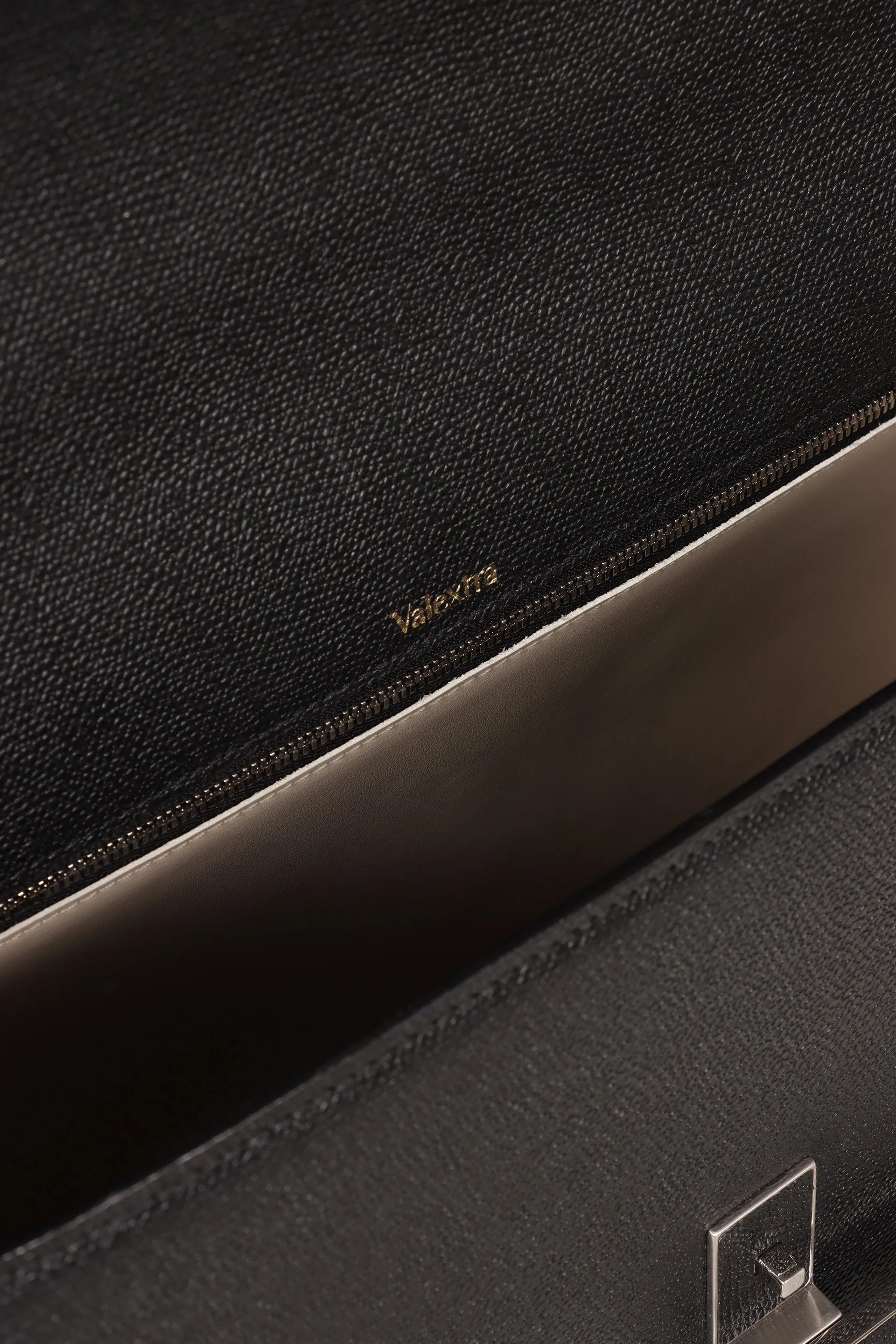 Iside leather briefcase
