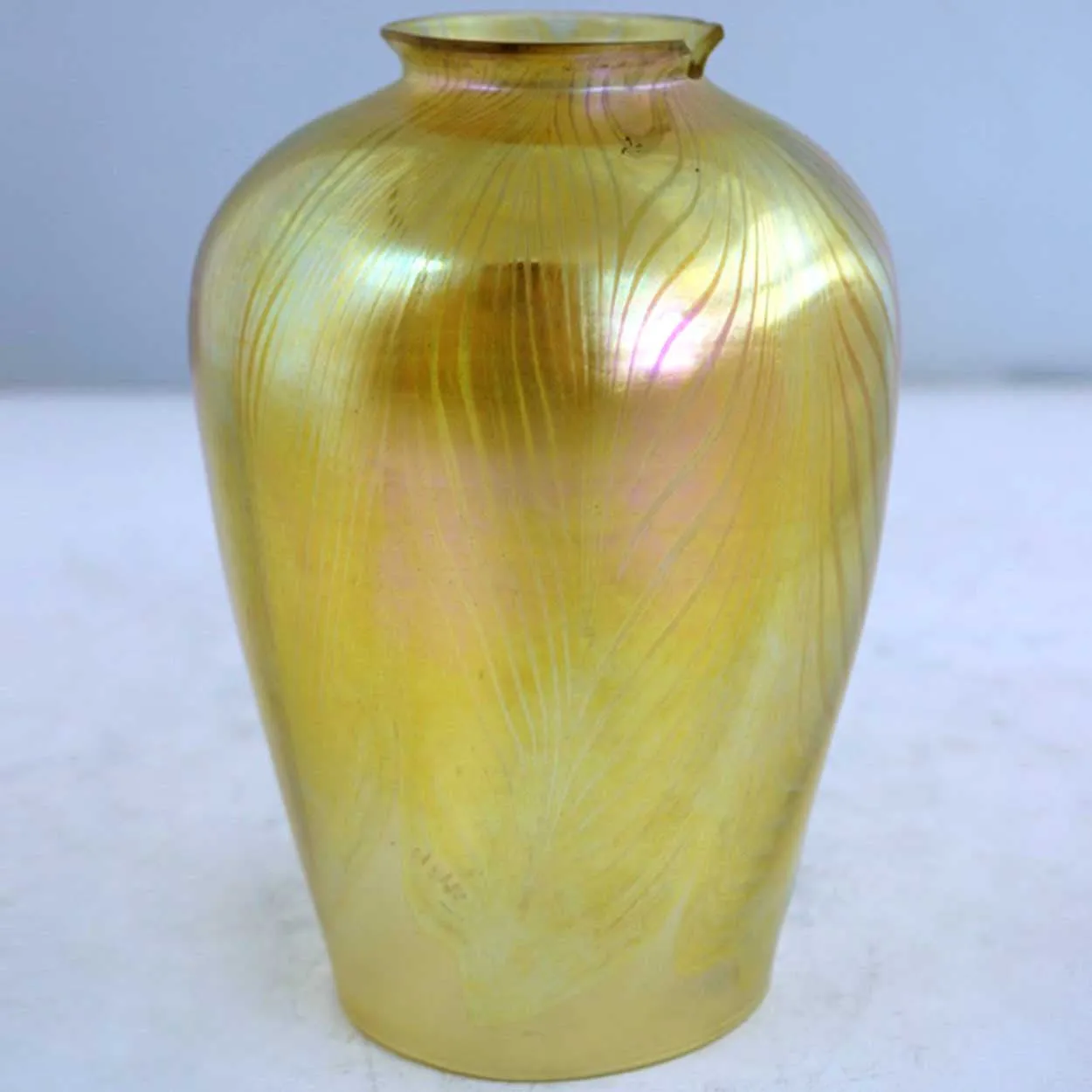 Large American Tiffany Studios LCT Favrile Glass Pulled Feather Lamp Shade