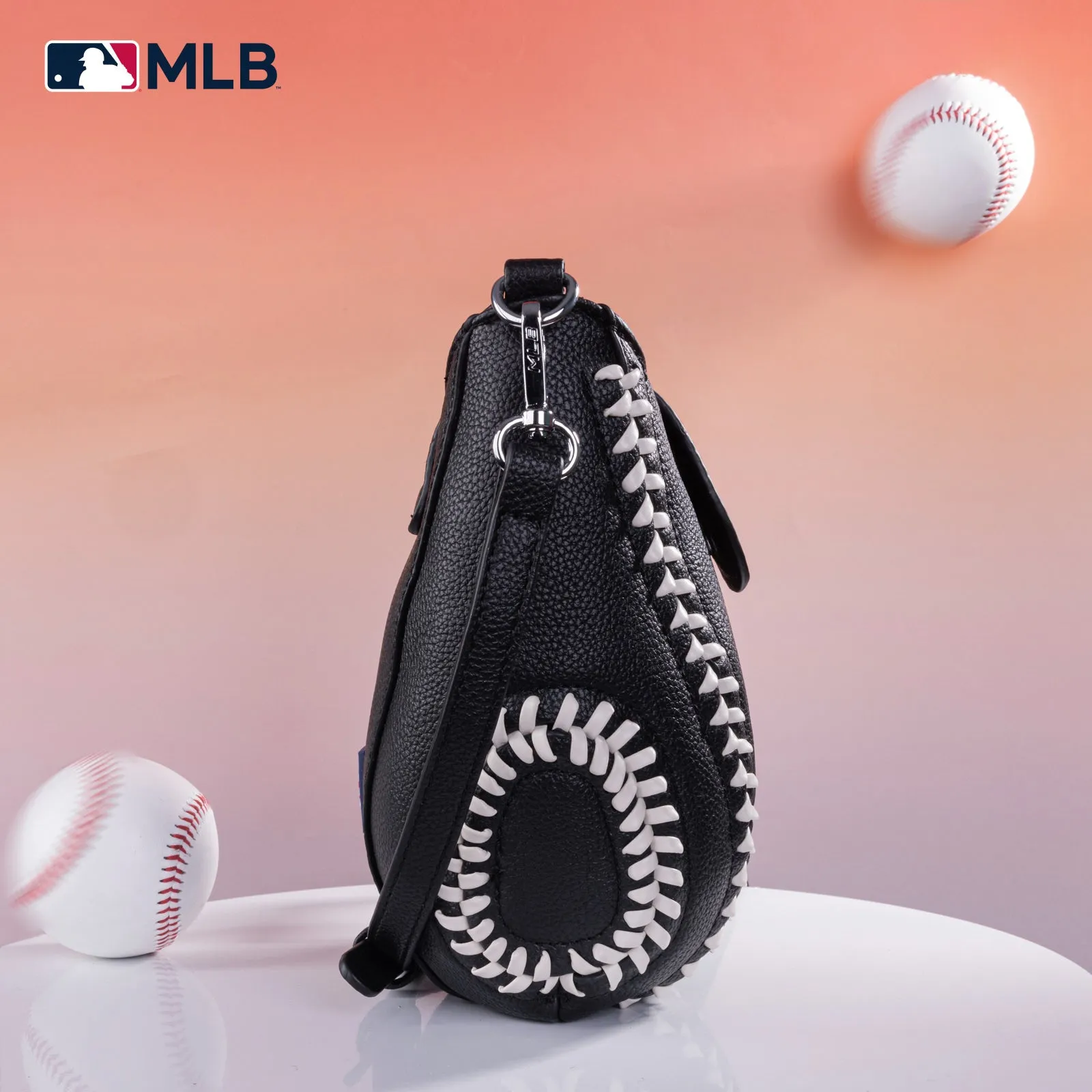 MLB-SX105  MLB Chicago White Sox Team Baseball Stitch Crossbody - Black