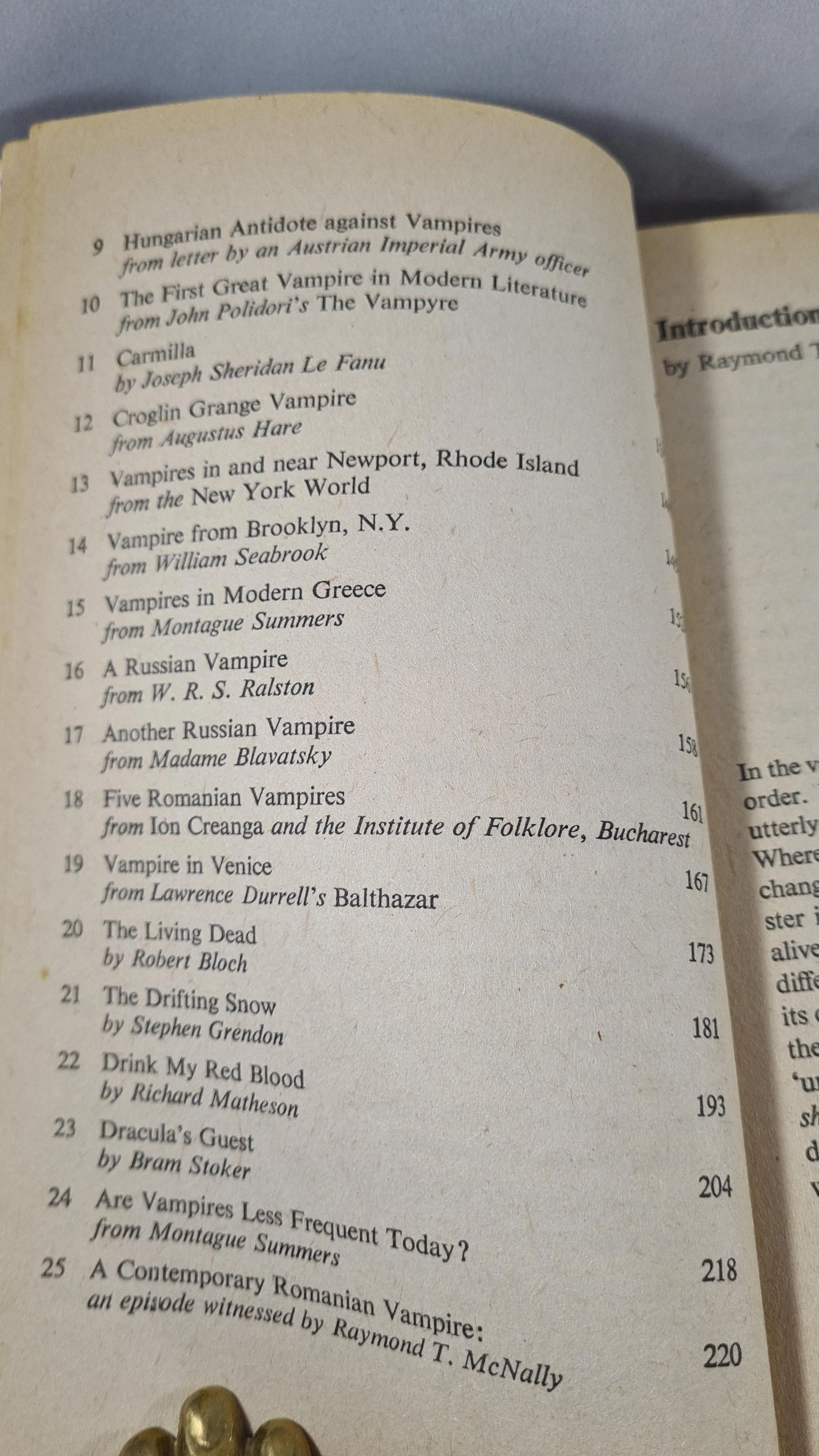 Raymond T McNally - A Clutch of Vampires, New English, 1976, Paperbacks