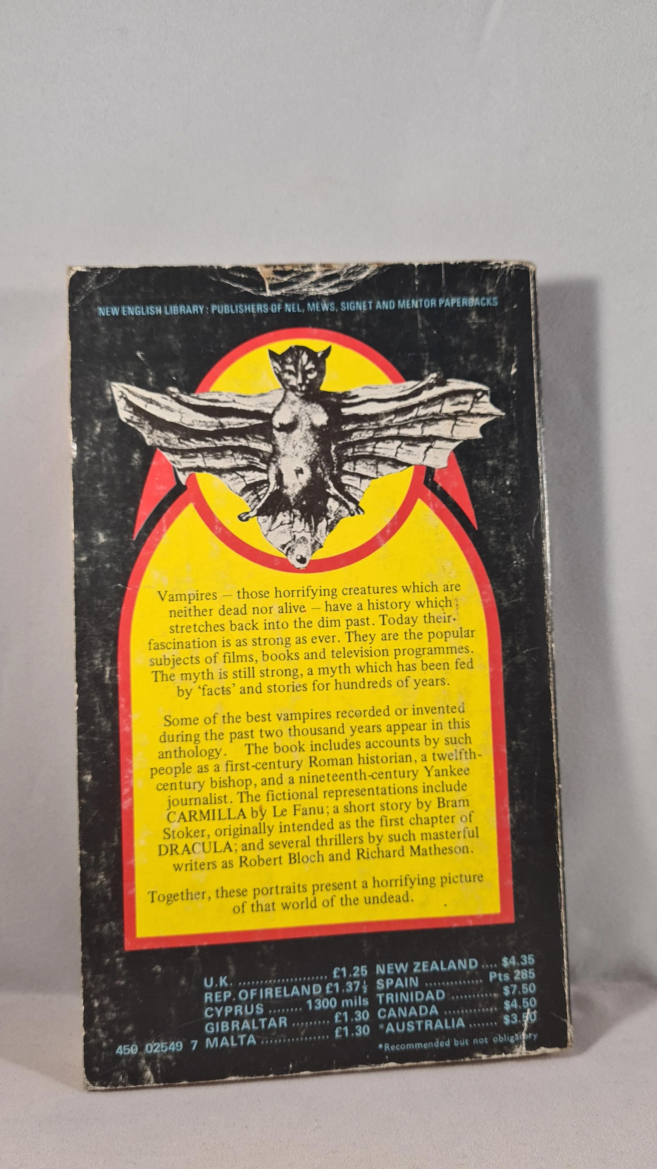 Raymond T McNally - A Clutch of Vampires, New English, 1976, Paperbacks