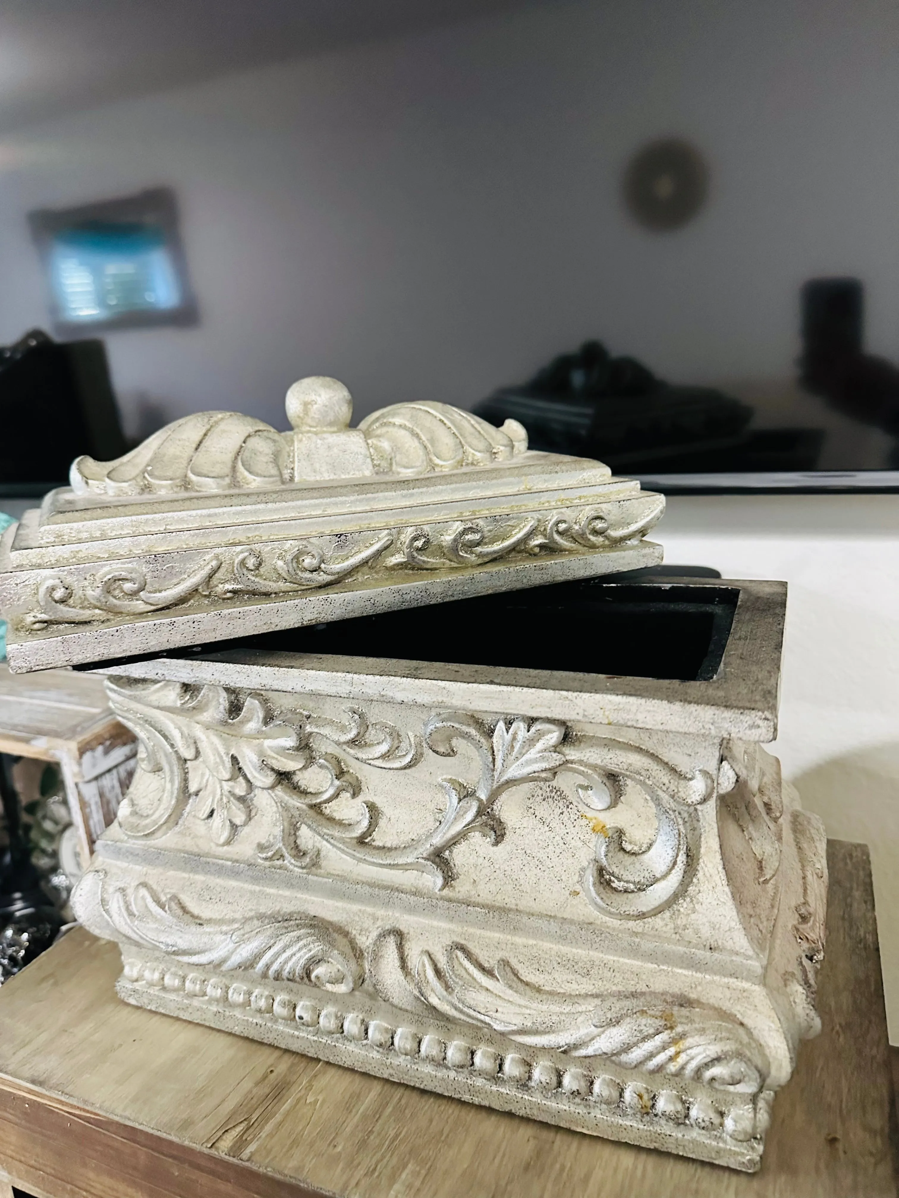 Victorian Hollywood Regency Baroque Style Jewelry Trinket Storage Carved Pewter Silver Box