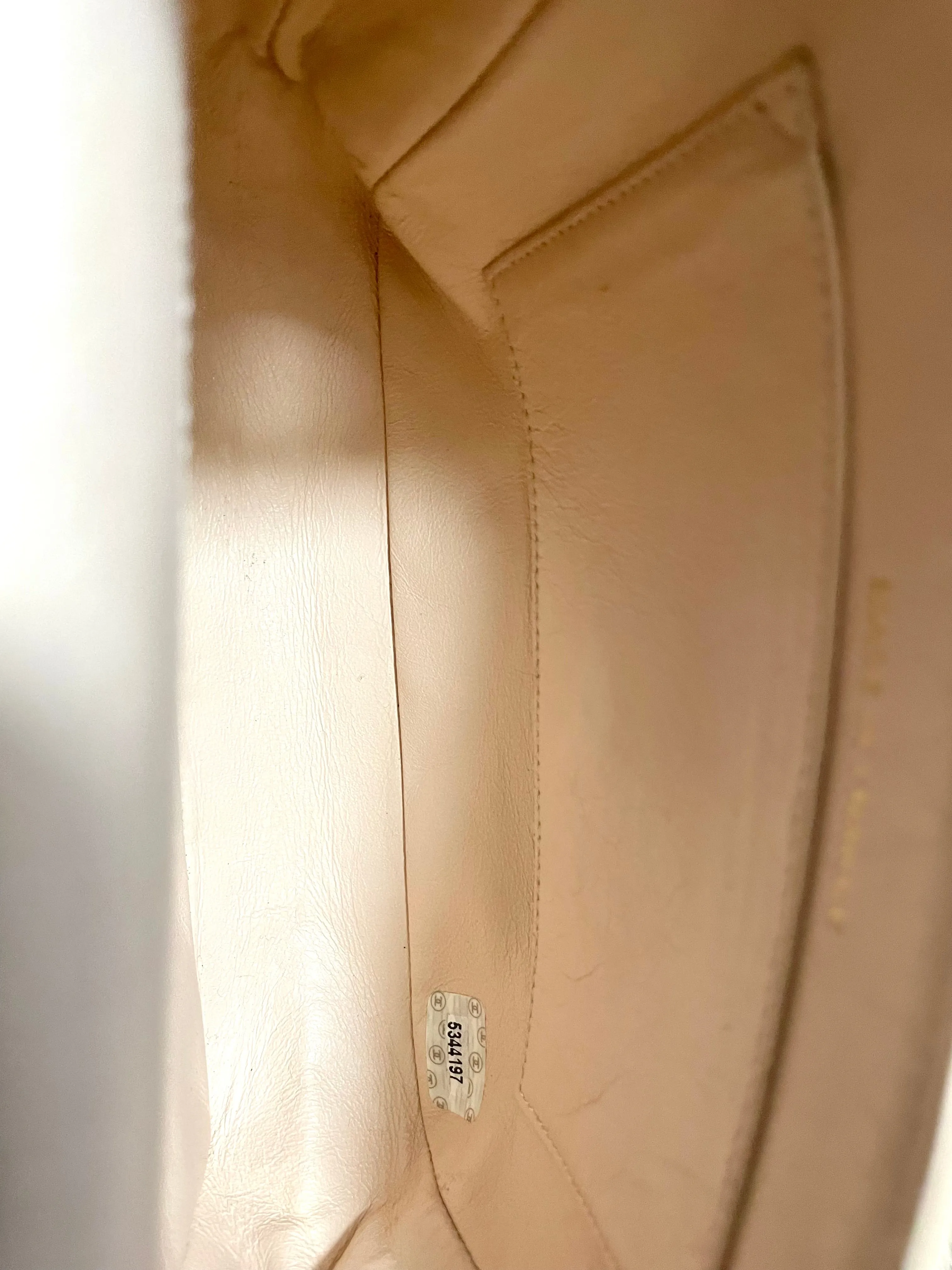 Vintage CHANEL pale pink beige lambskin chain shoulder bag with golden camellia flower motif on flap. Hard-to-find, Rare purse. 060903ac1
