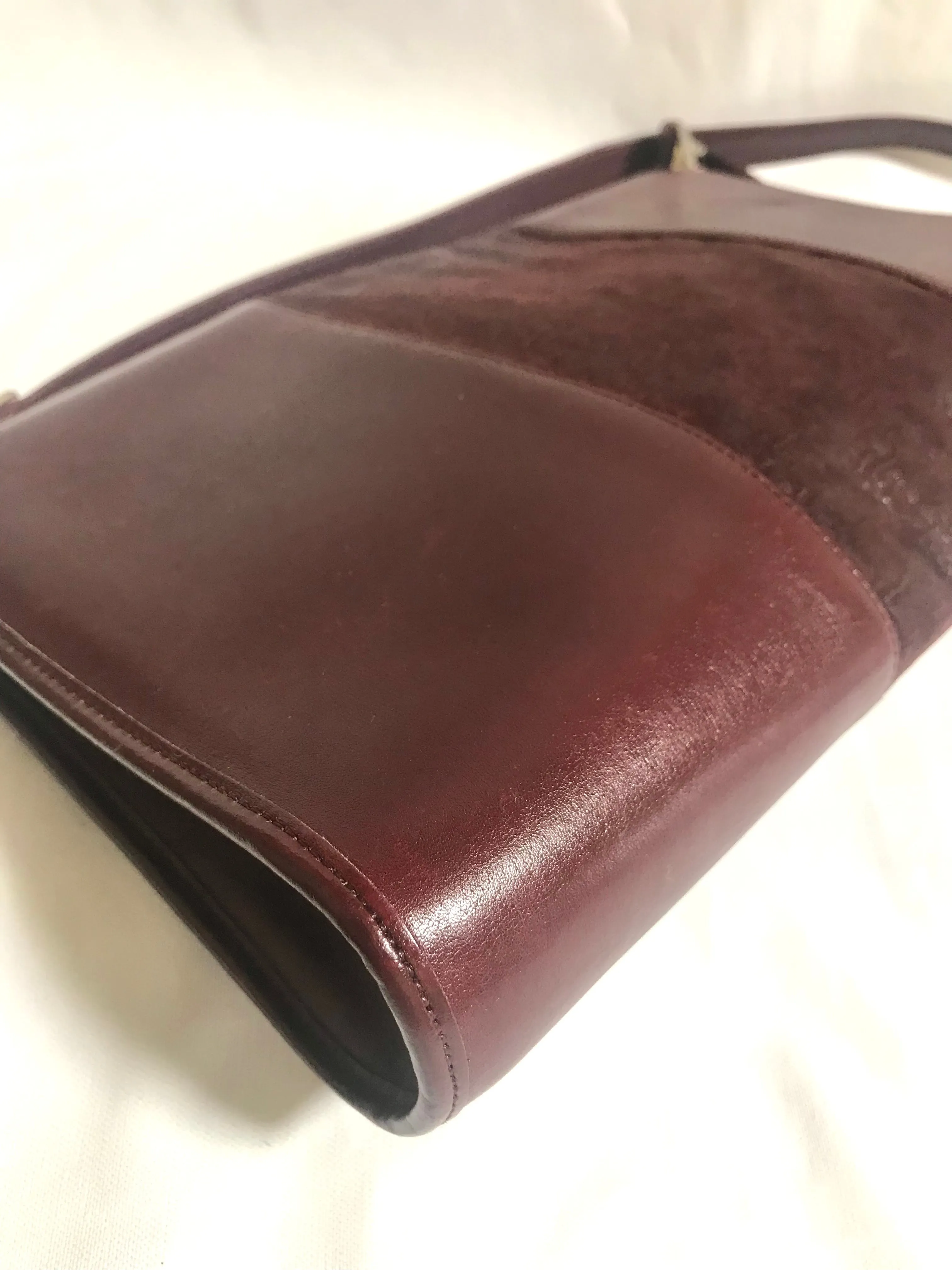 Vintage Christian Dior wine red leather clutch shoulder bag with engraved logo at center. Classic and beautiful purse. 060905r4