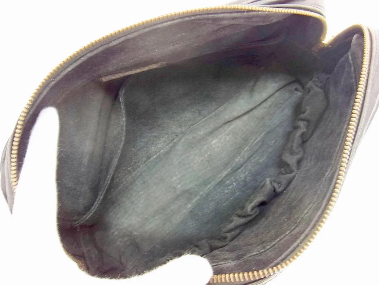 Vintage Gianni Versace black leather purse pouch, case bag with its iconic medusa face and golden logo motif charm. Unisex bag. 061122re1