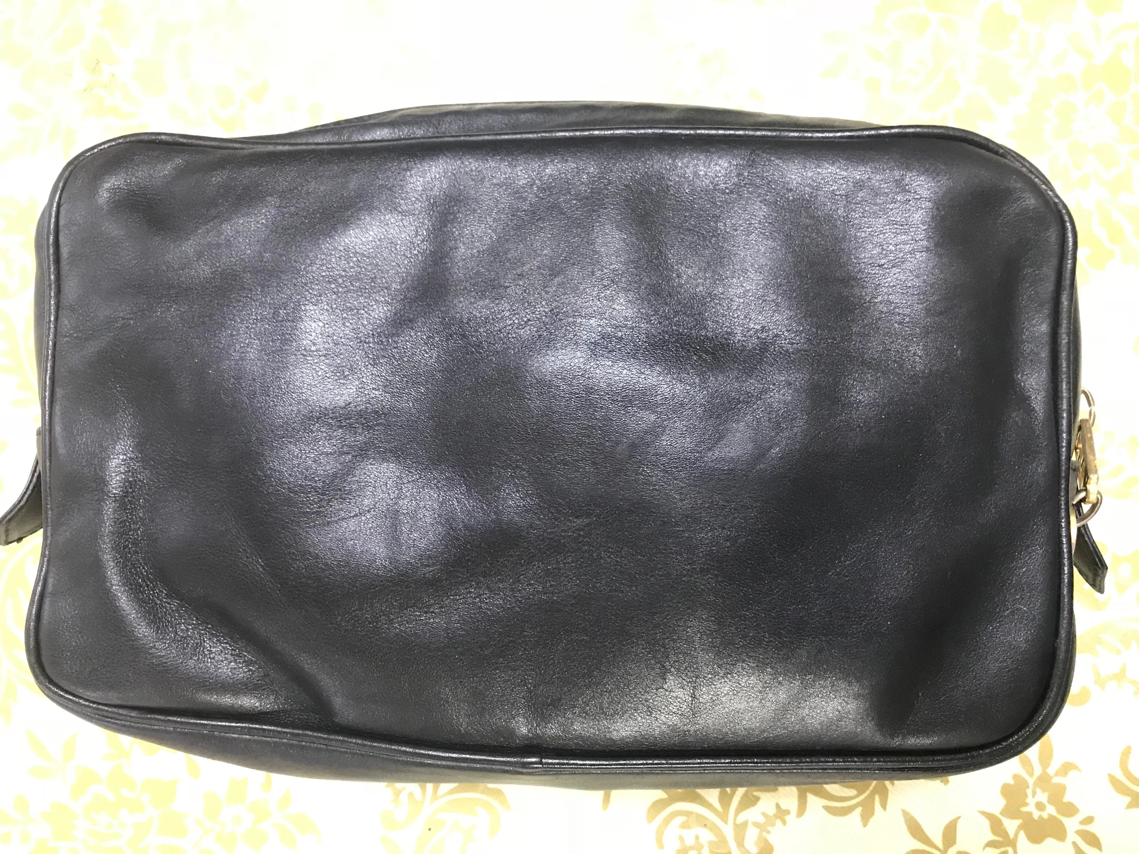 Vintage Gianni Versace black leather purse pouch, case bag with its iconic medusa face and golden logo motif charm. Unisex bag. 061122re1