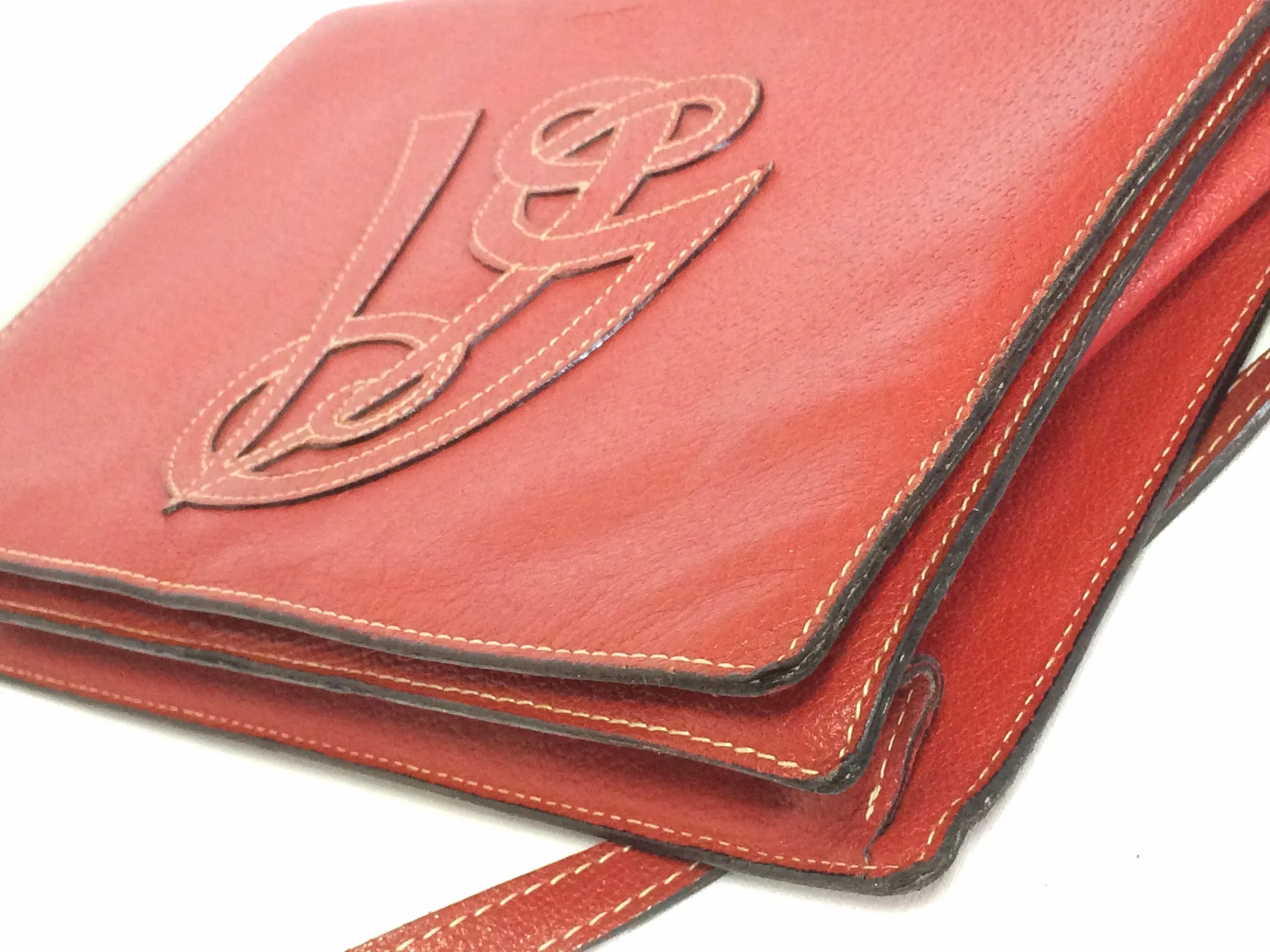 Vintage Valentino Garavani red pigskin shoulder clutch bag with unique logo stitch mark.