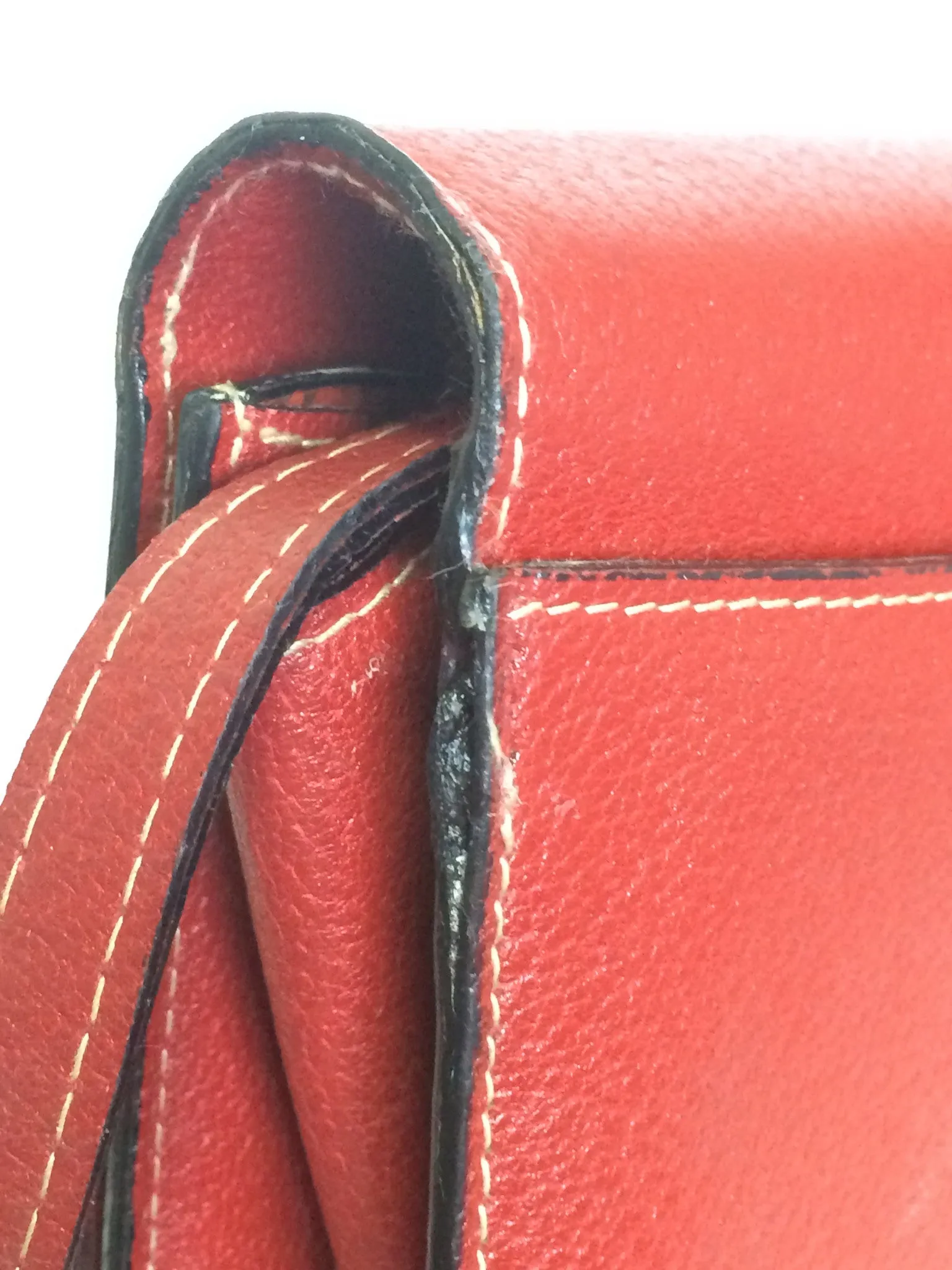 Vintage Valentino Garavani red pigskin shoulder clutch bag with unique logo stitch mark.